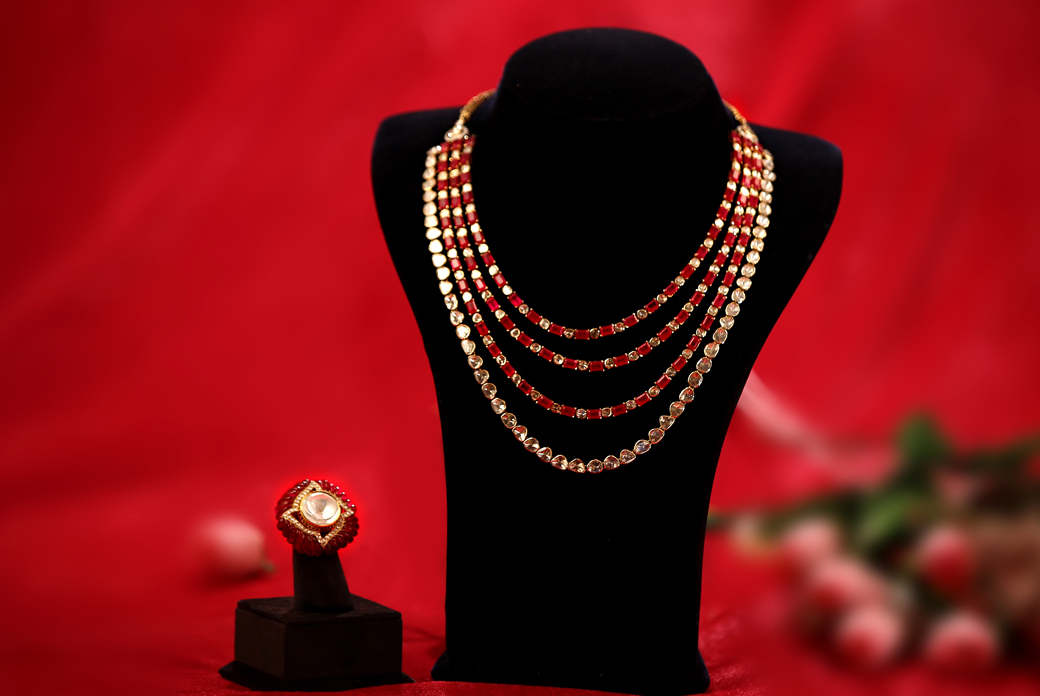 gold jewellery photo shoot